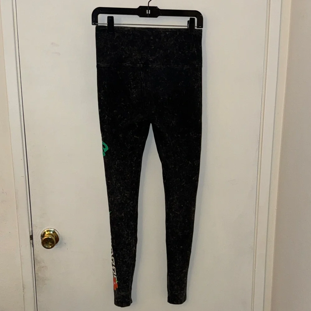 Black “PINK VICTORIA’S SECRET ” Leggings with Floral Print - Picture 3 of 3